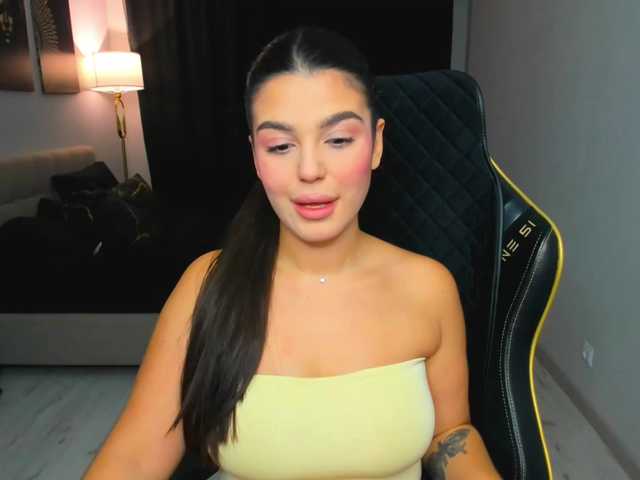 SnowingWinter live cam on BongaCams