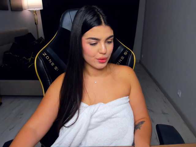 SnowingWinter live cam on BongaCams