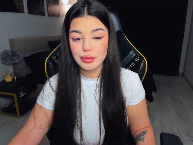 SnowingWinter live cam on BongaCams