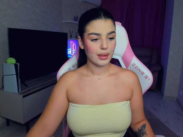 SnowingWinter — live female cam