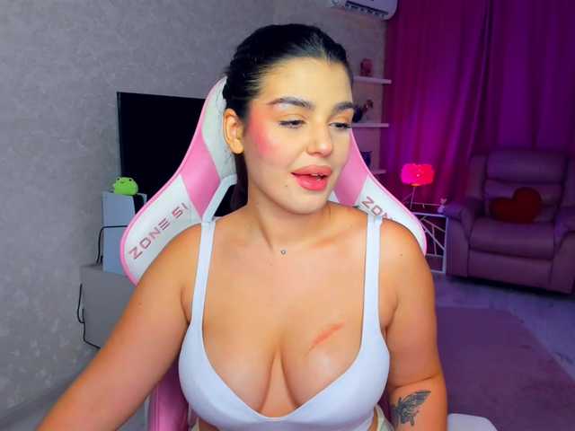 SnowingWinter live cam on BongaCams