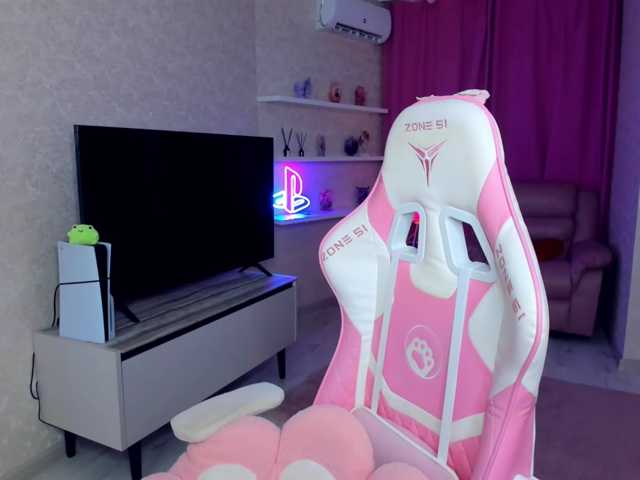 SnowingWinter live cam on BongaCams