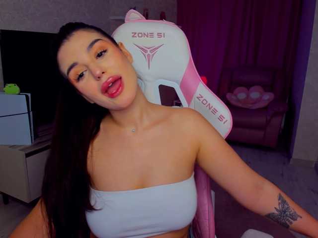 SnowingWinter live cam on BongaCams