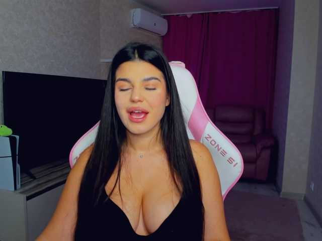 SnowingWinter live cam on BongaCams