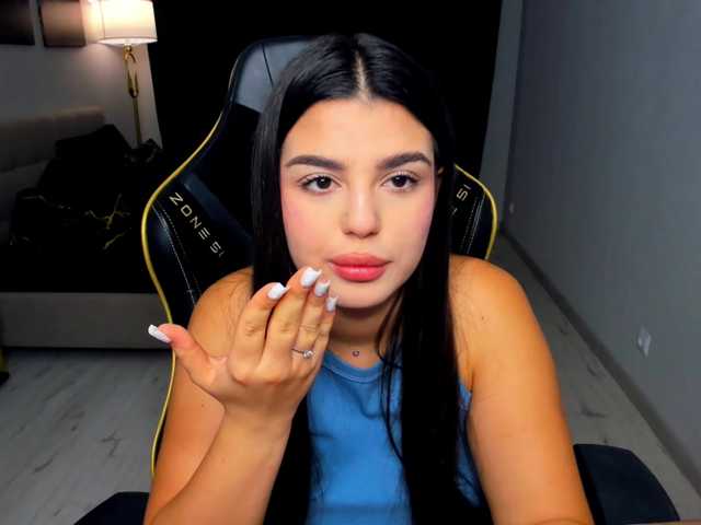 SnowingWinter live cam on BongaCams