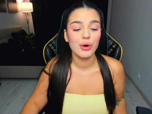 SnowingWinter live cam on BongaCams