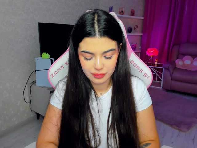 SnowingWinter live cam on BongaCams