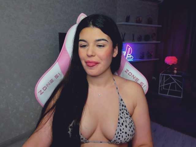 SnowingWinter live cam on BongaCams
