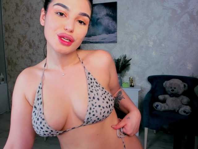 SnowingWinter live cam on BongaCams