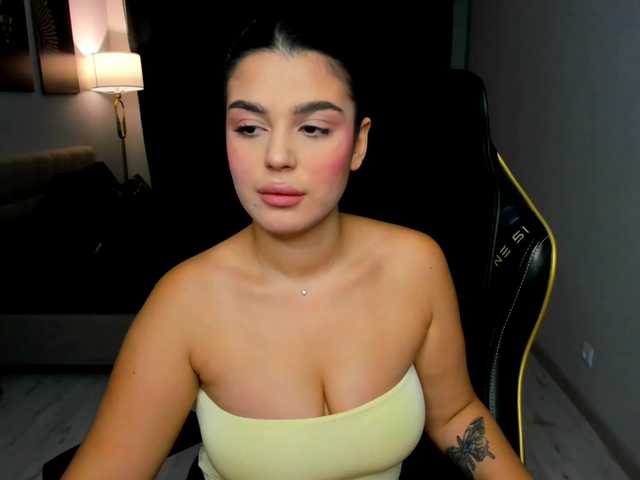 SnowingWinter live cam on BongaCams