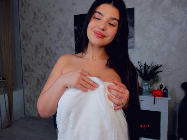 SnowingWinter live cam on BongaCams