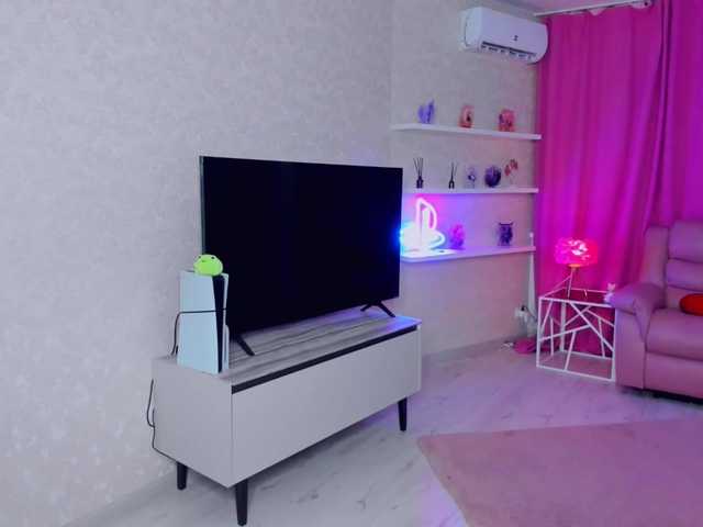 SnowingWinter live cam on BongaCams