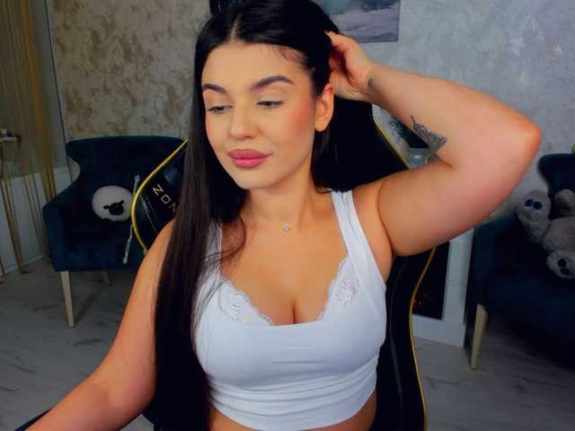 SnowingWinter live cam on BongaCams