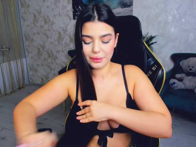 SnowingWinter live cam on BongaCams