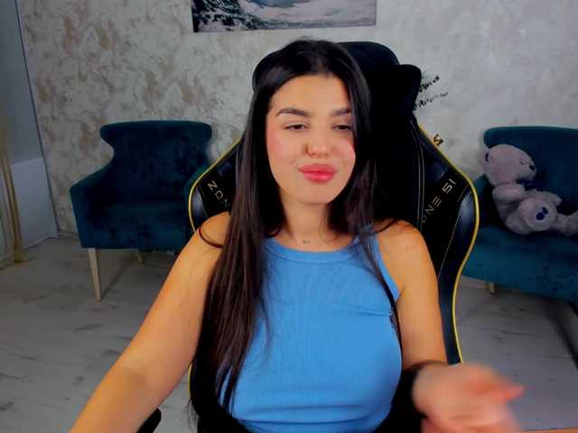 SnowingWinter live cam on BongaCams