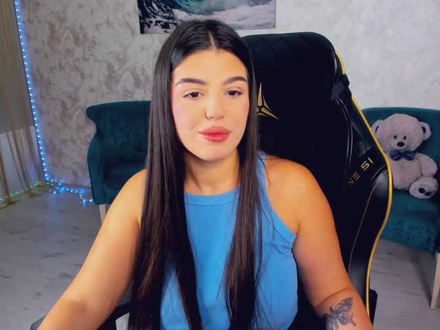 SnowingWinter live cam on BongaCams