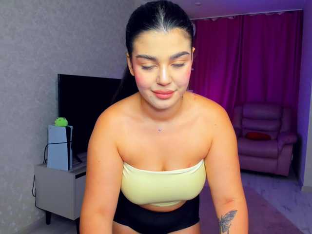 SnowingWinter — live female cam