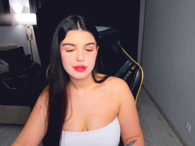 SnowingWinter live cam on BongaCams
