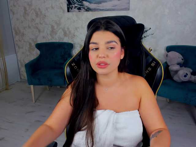 SnowingWinter live cam on BongaCams