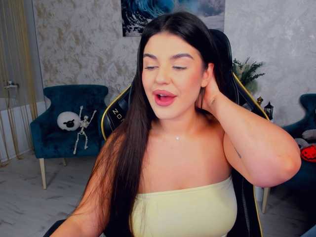 SnowingWinter live cam on BongaCams