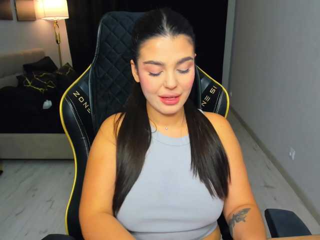 SnowingWinter live cam on BongaCams
