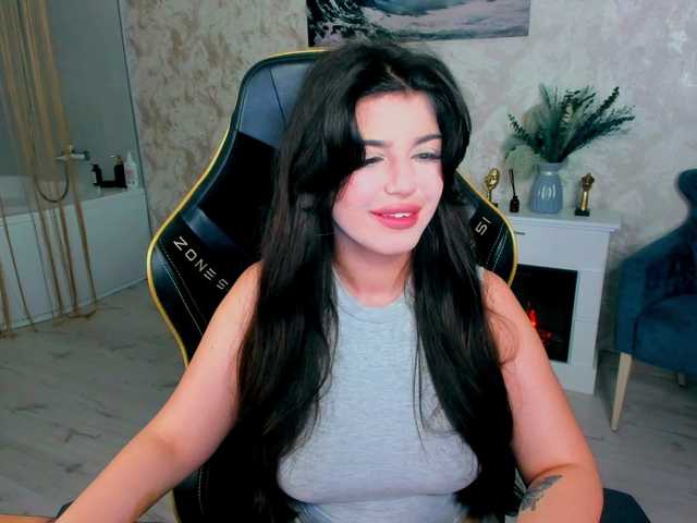 le modèle SnowingWinter est en webcam porno dans un show sur le site bongacams, il possède les tags suivants: White/Caucasian,Brunette,Shaved