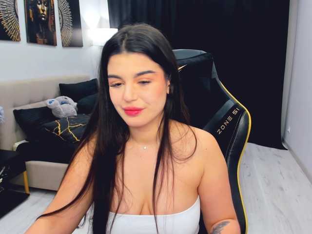 SnowingWinter live cam on BongaCams