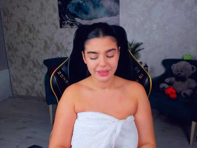SnowingWinter live cam on BongaCams