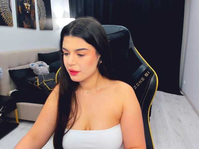 SnowingWinter live cam on BongaCams
