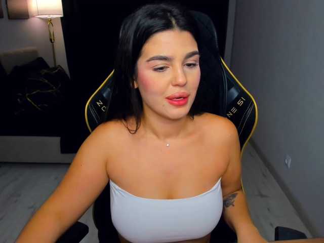 SnowingWinter live cam on BongaCams