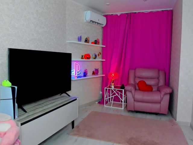 SnowingWinter live cam on BongaCams