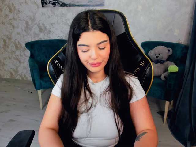 SnowingWinter live cam on BongaCams