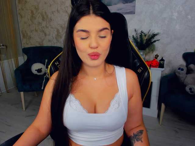 SnowingWinter live cam on BongaCams