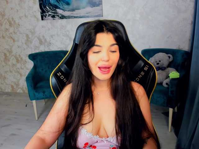 SnowingWinter live cam on BongaCams
