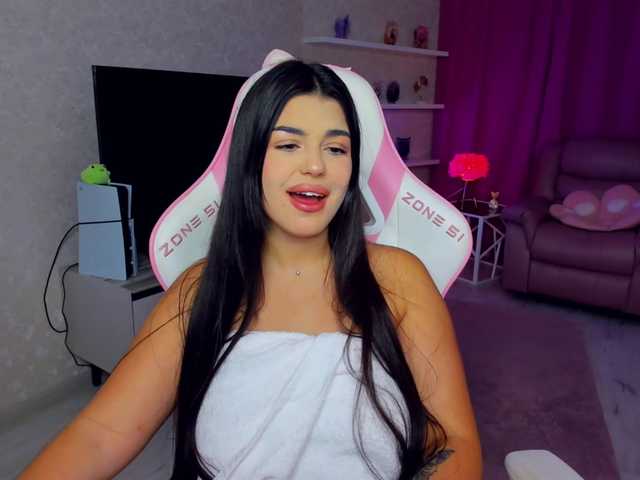 SnowingWinter live cam on BongaCams