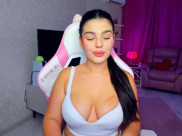 SnowingWinter live cam on BongaCams