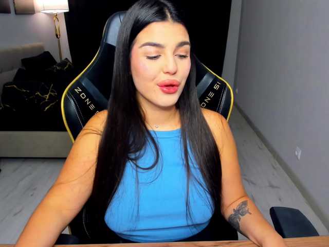 SnowingWinter live cam on BongaCams