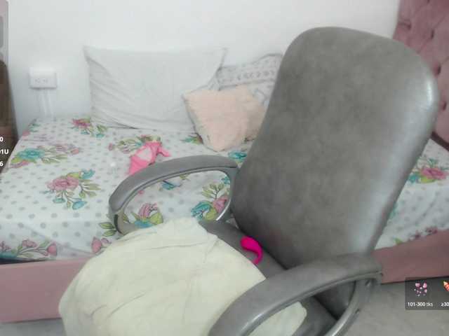 elly-willis live cam on BongaCams