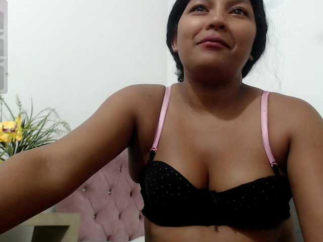 elly-willis live cam on BongaCams