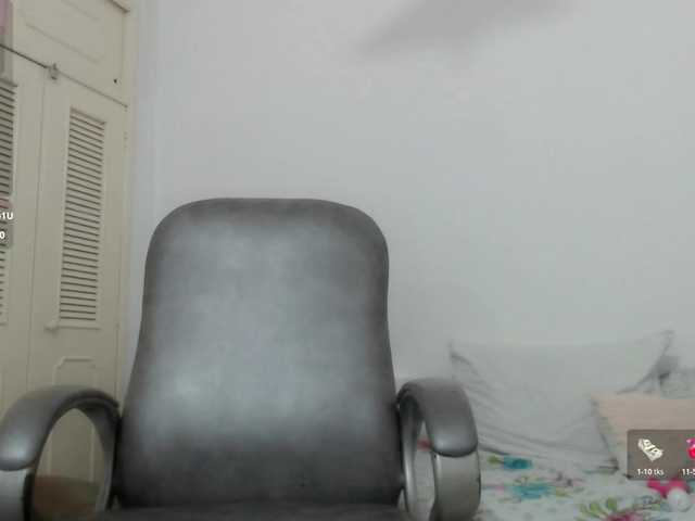 elly-willis live cam on BongaCams