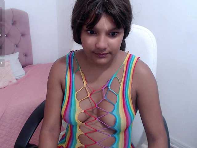elly-willis live cam on BongaCams
