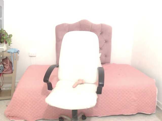 elly-willis live cam on BongaCams
