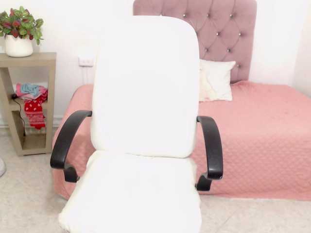 elly-willis live cam on BongaCams