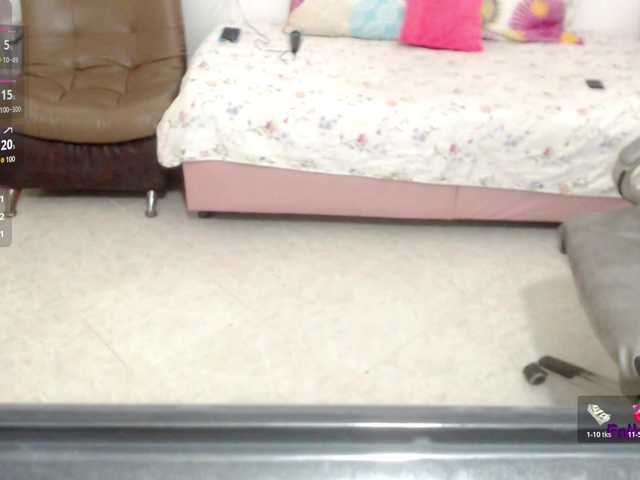 elly-willis live cam on BongaCams