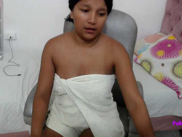 elly-willis live cam on BongaCams