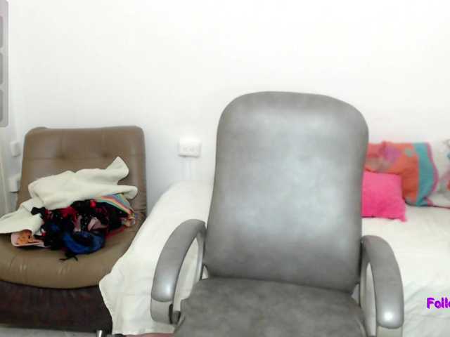elly-willis live cam on BongaCams