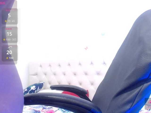 elly-willis live cam on BongaCams