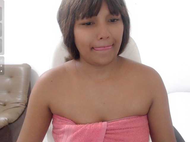 elly-willis live cam on BongaCams