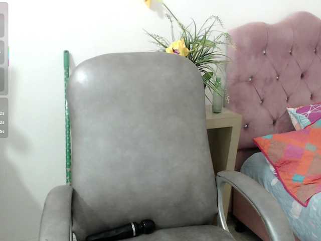 elly-willis live cam on BongaCams