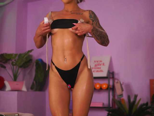 NyrobiNova live cam on BongaCams